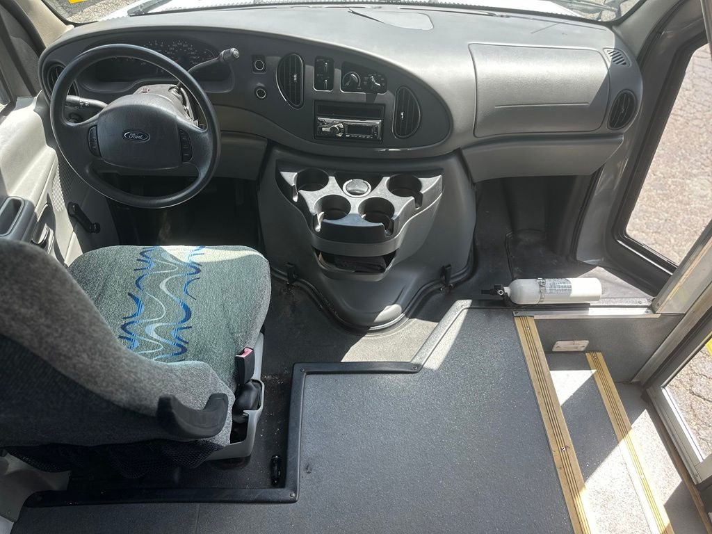 2008 Ford E-350SD Starcraft Bus