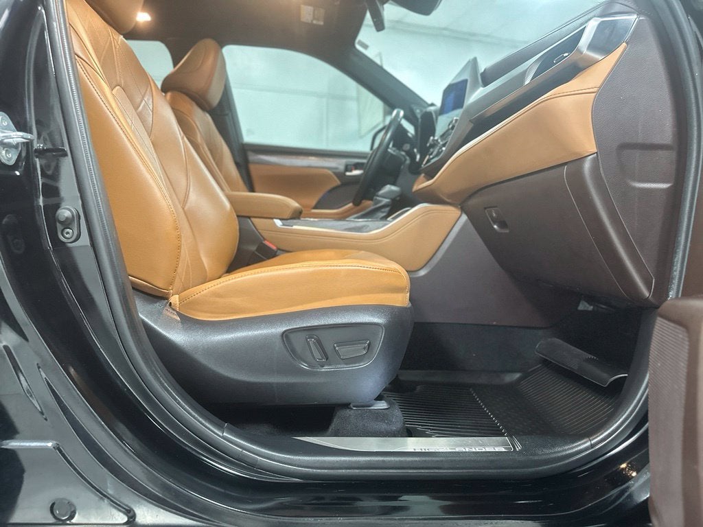 2022 Toyota Highlander Platinum