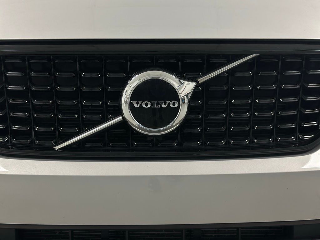 2024 Volvo XC40 B5 Core